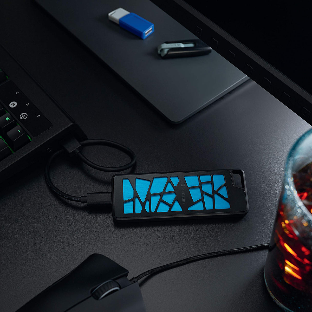 1TB Portable External Solid State Drive Y32746